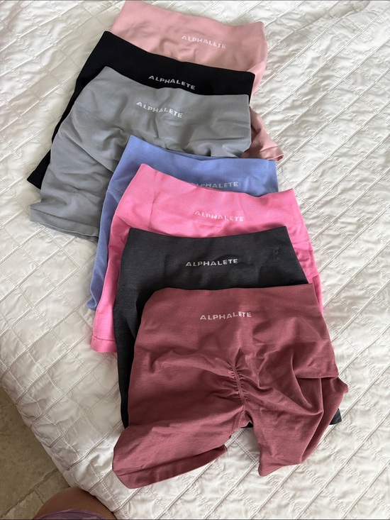 Alphalete Pants - Alphalete Seamless High-Rise Bike Shorts in Pink, Black, Gray, Blue, Mauve